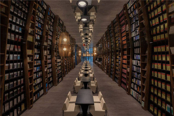 perierga.gr - Εντυπωσιακό βιβλιοπωλείο μοιάζει... ατελείωτο!