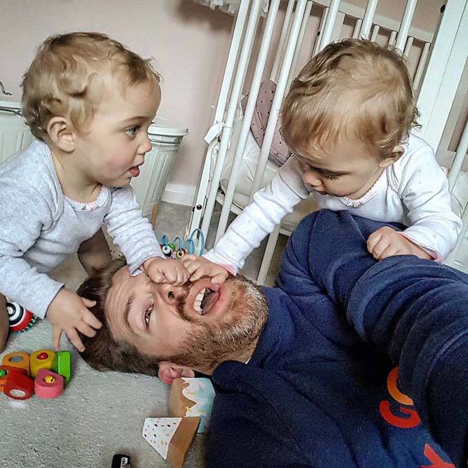 Πατέρας 4 κοριτσιών κατακτά το Instagram με τις τρελές φωτογραφίες της καθημερινότητας του (1)