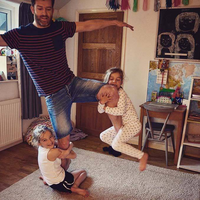 Πατέρας 4 κοριτσιών κατακτά το Instagram με τις τρελές φωτογραφίες της καθημερινότητας του (9)