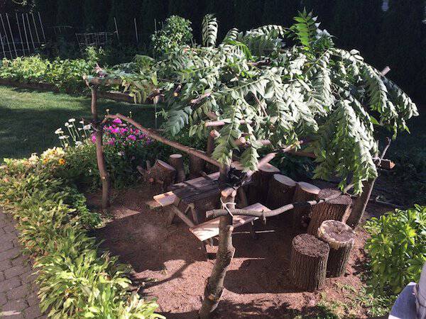 Δημιουργικός μπαμπάς μετέτρεψε ένα άρρωστο δέντρο σε παραμυθένιο κήπο για την κόρη του (13)
