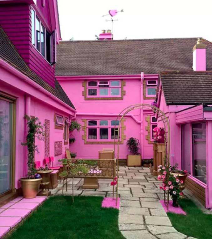 Οι ιδιοκτήτες αυτού του σπιτιού μάλλον έχουν τρέλα με το ροζ (9)