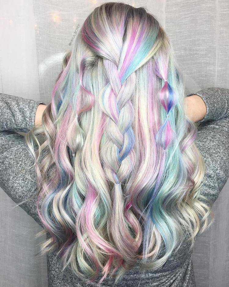 With the unconventional coloring, the women start off with a blonde base. They have different strands dyed with various metallic and pastel tones. 