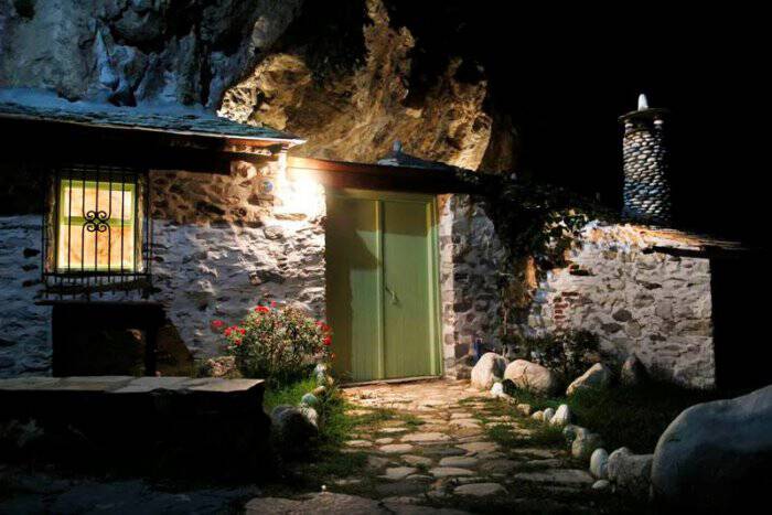 Η εντυπωσιακή μεταμόρφωση μιας σπηλιάς στο Πήλιο σε υπέροχη κατοικία!