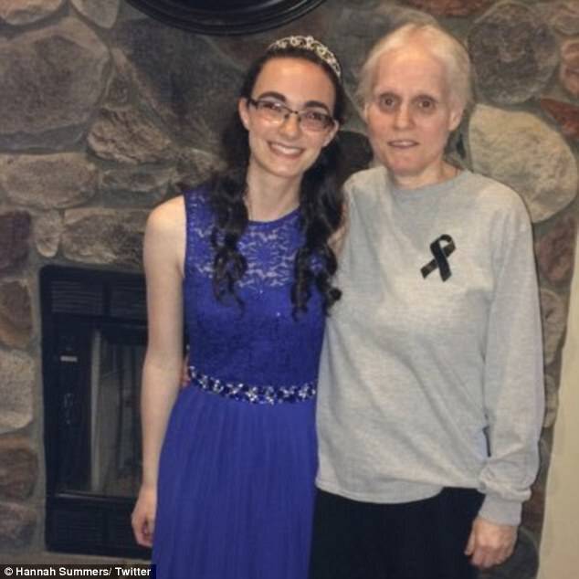 Τελευταία λόγια: Η Hannah Summers, 18 ετών, από την Ιντιάνα, πήρε στο Twitter την Τετάρτη για να μοιραστεί τη συναισθηματική επιστολή που η μητέρα της Peggy είχε γράψει πριν πεθάνει 