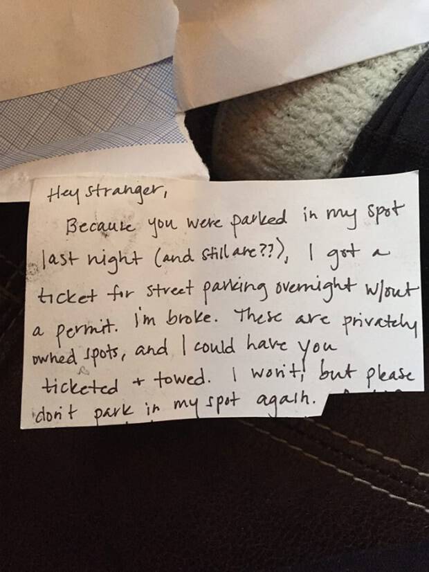 Άφησε ένα θυμωμένο σημείωμα στον άγνωστο που της έκλεψε το πάρκινγκ. Η απάντηση του ήταν σοκαριστική.