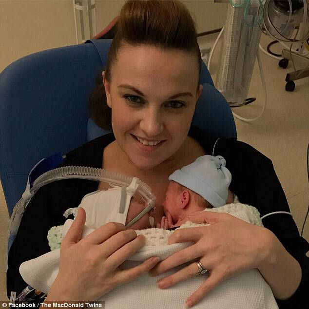 Amie MacDonald, 29 και ο σύζυγός της είπαν ότι το αγέννητο μωρό Ellis είχε εβδομάδες για να ζήσει ενώ ήταν στη μήτρα