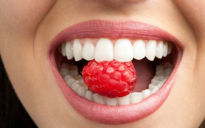 Γνωρίστε τις χειρότερες τροφές που προκαλούν λεκέδες στα δόντια σας